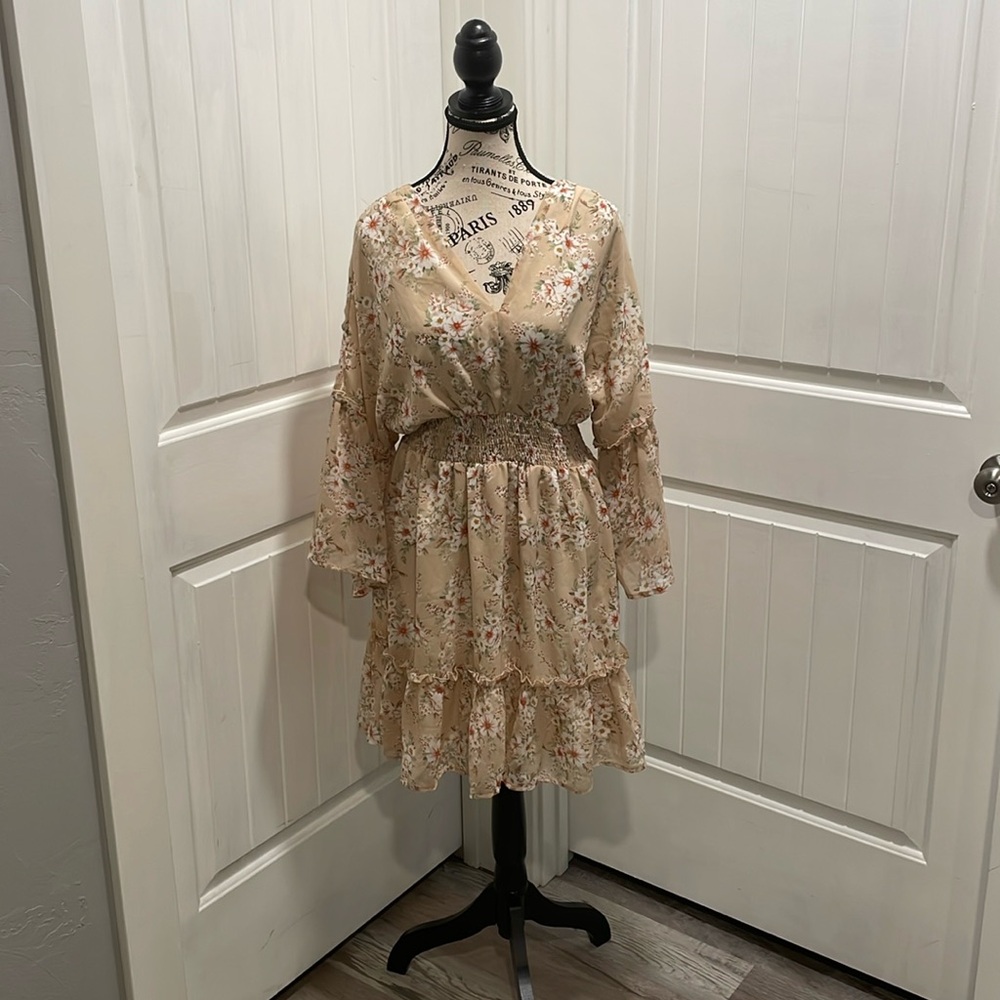 Jollycode Women's Floral Mini Dress Size M Cream With White Flowers New